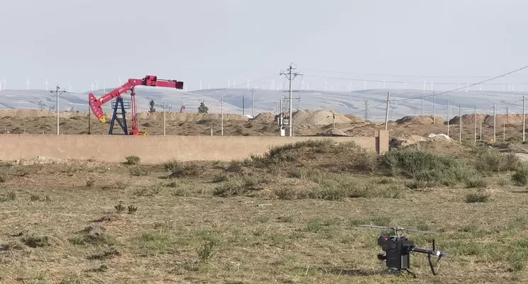 Apa saja yang bisa dilakukan drone inspeksi pipa minyak dan gas? Aplikasi spesifik inspeksi pipa UAV dijelaskan secara detail.