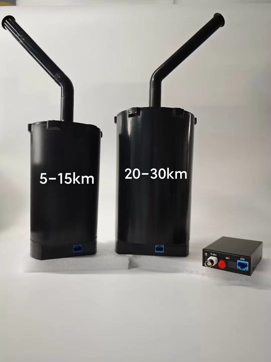 Drone yang dilengkapi dengan gulungan serat optik untuk jangkauan 3km, 5km, 10km, 15km, 20km, 30km, 40km.