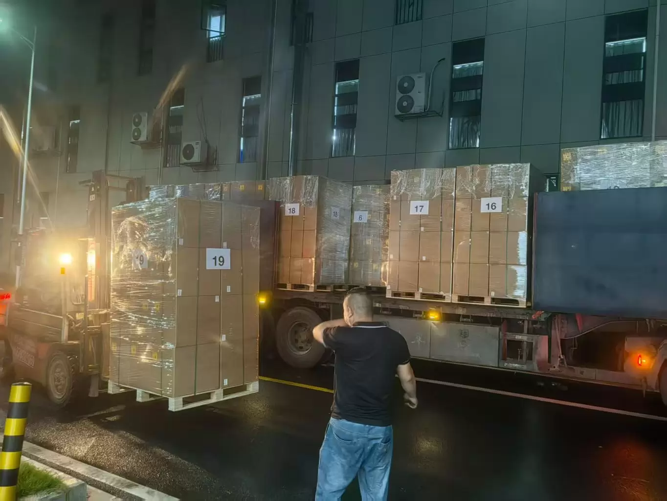 Drone yang dilengkapi dengan gulungan serat optik untuk jangkauan 3km, 5km, 10km, 15km, 20km, 30km, 40km.