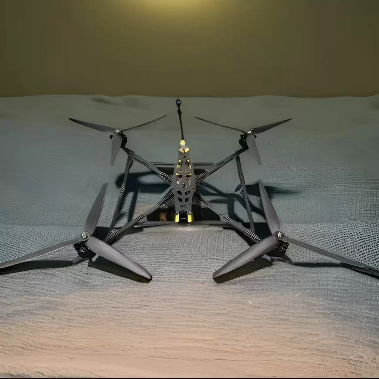 Drone FPV 13 inci dengan Panduan AI dan Transmisi Serat Optik